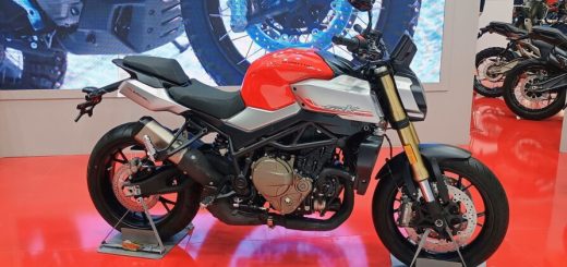 La naked china más potente de QJ Motor está al caer en Europa: una bestia de 900 cc, más de 100 CV y equipada hasta los dientes