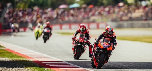 Pecco Bagnaia se redime en Barcelona, Pedro Acosta se cae y Marc Márquez remonta para subirse a otro podio