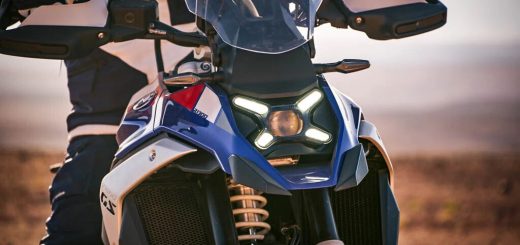 Que tu moto vaya siempre con la luz encendida es culpa de los japoneses, y tiene mucho sentido