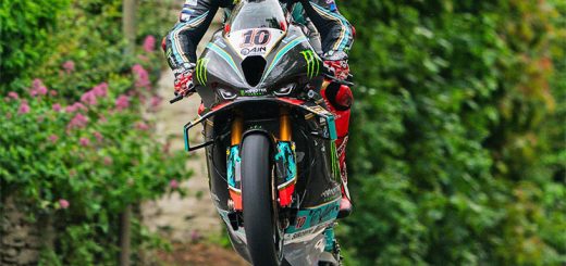Vídeo: Peter Hickman se cae en el Senior TT y se va al pub a tomarse una cerveza