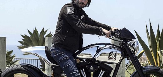Una mujer chocó contra la moto de Keanu Reeves. Su reacción es el mejor ejemplo para cualquier motero