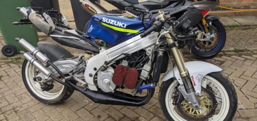 Unicornio a la venta: una mítica Suzuki RG500 réplica de Kenny Roberts Jr., y preparadísima