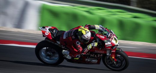 Toprak Razgatlioglu ya es el piloto con más victorias seguidas en Superbikes y Álvaro Bautista remonta hasta el podio