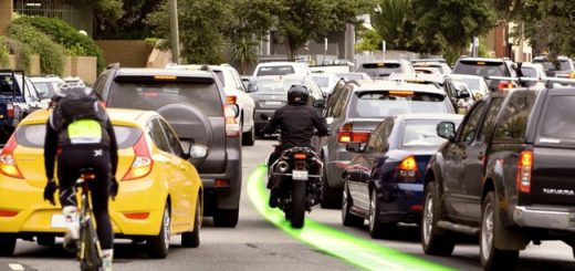 París acaba de prohibir algo básico que los españoles hacemos mucho en moto. Y quieren salir a quemar las calles