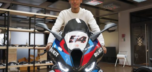 BMW Motorrad celebra su triunfo en WorldSBK 2024 con la M RR WSBK Champion Edition