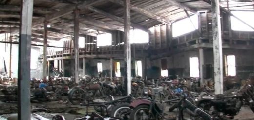 El mayor refugio de motos: 4000 modelos clásicos de Honda, Kawasaki y otras gigantes