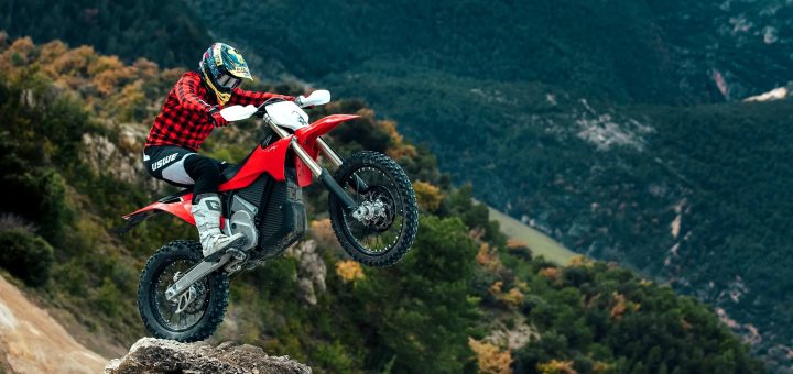 La moto eléctrica de campo más potente del mundo ya puede circular por carretera