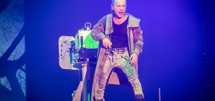 Bruce Dickinson promete sorpresas de Iron Maiden en 2025