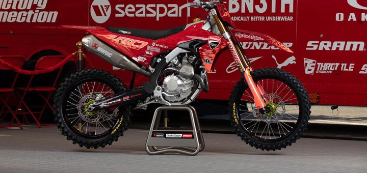 Ducati y Troy Lee Designs se unen en Supercross para la llegada de la Desmo450 MX