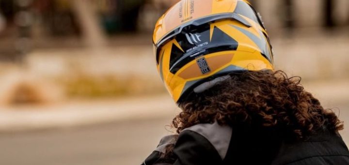 "No casco, no gasolina", la campaña contra los motoristas que no llevan el casco puesto