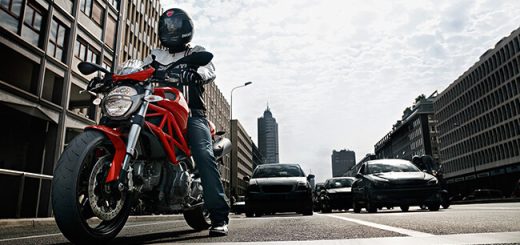 Objetivo: desenganchar a los jóvenes de las motos en Barcelona. La paradoja del bicing, o cómo poder llevar un ciclomotor y no una bici