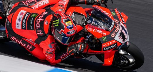 Bulega y Ducati brillan en el Día 1 de la Prueba Oficial; Rea lesionado, Razgatlioglu se recupera