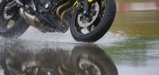 Cómo tomar las curvas en moto sin miedo: técnicas y consejos