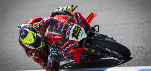 Ducati ha arrasado en los test de Superbikes, pero Álvaro Bautista no las tiene todas consigo: "No me pongo objetivos"