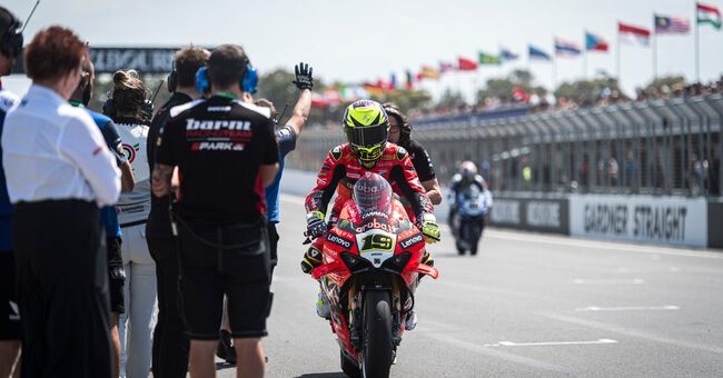 "Está claro que la peor Ducati de Superbikes es la mía". Álvaro Bautista sabe que tendrá el enemigo en casa en 2025