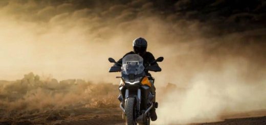Esta moto trail llega tan bien equipada como Honda Africa Twin, pero es más barata