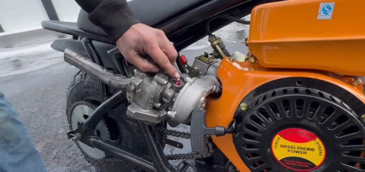 Este chalado ha metido un turbo a su minimoto diésel comprada en Amazon. Es una locura