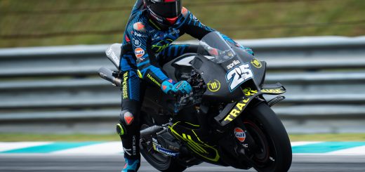 Jorge Martín se ha roto la mano derecha y el pie izquierdo en su primer día con Aprilia tras una espeluznante caída