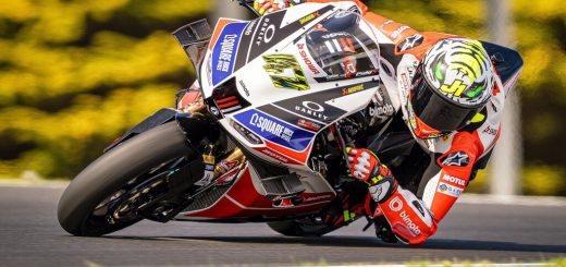 Nicolò Bulega plasma el dominio de Ducati en el estreno de Superbikes arrasando y Álvaro Bautista se sube al podio