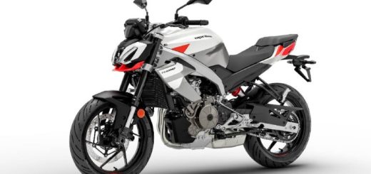 Esta moto naked va contra la Kawasaki Z500 con la mejor relación potencia/peso de su categoría