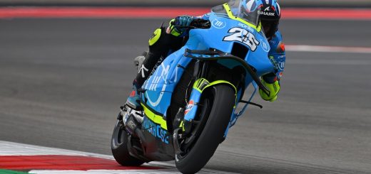 Marc Márquez controla la reacción de un Pecco Bagnaia que le forzó a hacer una de sus salvadas milagrosas en Austin