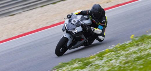 Prueba CFMoto 675 SR-R