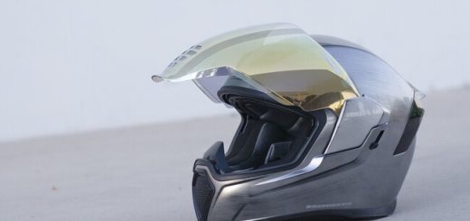Un político americano ha propuesto abolir la obligación del casco para poder "vender más motos". Es que otros estados les están ganando