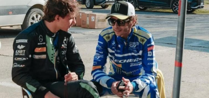 Valentino Rossi toma bajo su ala a la próxima superestrella de la F1