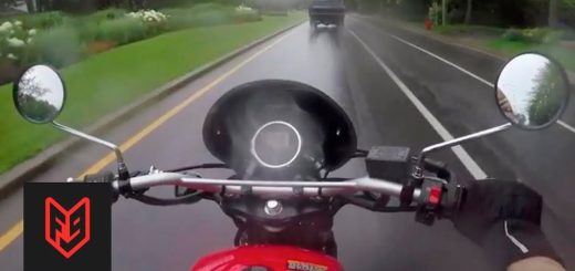 Cómo conducir una moto bajo la lluvia 🌧️💥 Trucos y consejos