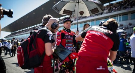 Malas noticias para Álvaro Bautista. El mundial de Superbikes va a capar un poco más su Ducati, otra vez