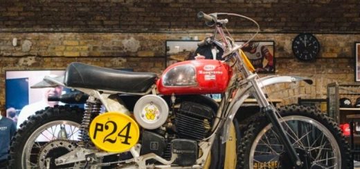 Un Superviviente Raro de Moto de Desierto de California: Una Husqvarna CR400 de 1973