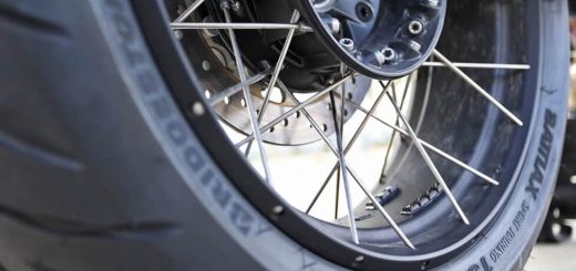 ¿Cuánto duran realmente los neumáticos de moto?