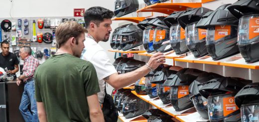 Gear Central reinventa la experiencia de lavar tu moto: bar, comida y estilo en su nueva área de servicio