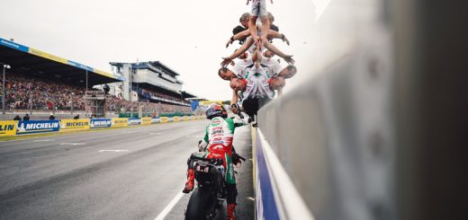 Johann Zarco gana el Gran Premio de Francia de MotoGP, logrando la primera victoria de un francés en Francia desde 1954