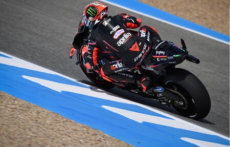 La última virguería técnica de Aprilia en MotoGP es este alerón en el asiento que revoluciona el concepto de Ducati
