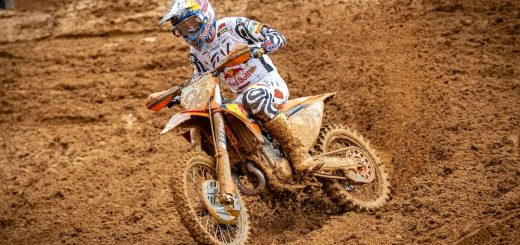 Lucas Coenen And Adamo Shine Through The Showers