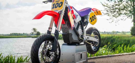 Parece una Honda CR500, pero no es lo que aparenta: ¿cuánto cuesta