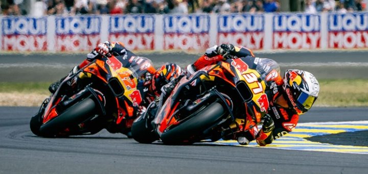 Pedro Acosta manda un recado a Maverick Viñales: "Hay que dejar las batallas de lado entre nosotros"