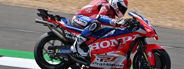 Quería batir un récord con una moto de vapor y acabó casi más rápido que una Suzuki Hayabusa. Y todo usando agua como gasolina