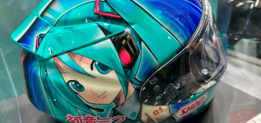 Si eres fanático del ánime y del motociclismo, este casco es para ti