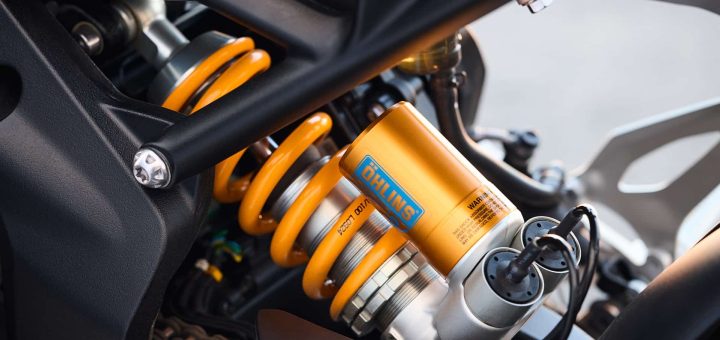 Speed Triple 1200 RX: La filosofía más racing de Triumph junto a su tecnología más avanzada