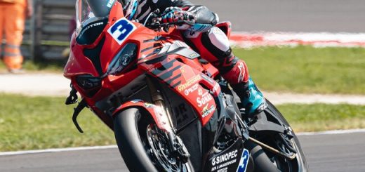 Stefano Manzi sella el doblete en Cremona y Jaume Masià consigue su primer podio en Supersport