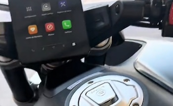 Un empleado de ITV advierte de que las motos chinas “ya han inundado el mercado”: “Una tablet en el cuadro de instrumentos” - Infobae