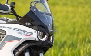 Una nueva moto trail rival de la Benelli TRK 502 se mete en el segmento más reñido: ¿qué precio tiene?