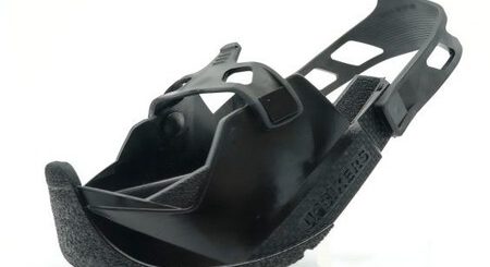 El invento revolucionario para los moteros bajitos se llama 'eleva moteros', y podrás tocar suelo. No vale tanto como piensas