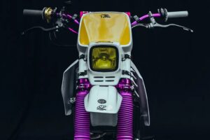 SM450 Urban Guerrilla: Como convertir una naked neo-retro en una llamativa y colorida supermotard