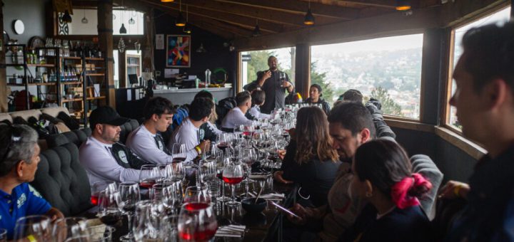 Benelli recorrió Huasca de Ocampo y Real del Monte con leyendas sobre ruedas