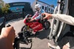 Di Giannantonio “la lía” en Los Ángeles con una Ducati 996