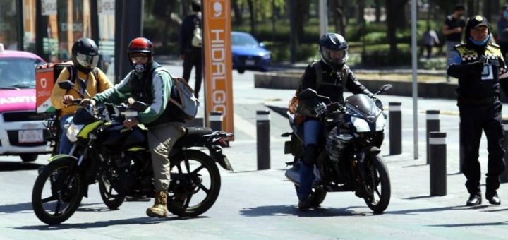 Elektra apuesta por Italika: más motos, menos tráfico en CDMX - Newsweek en Español