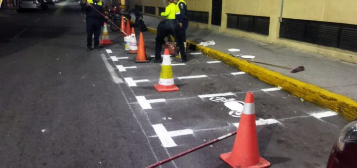 Como ya se venden más motos que autos en CDMX, la ciudad cambia estacionamientos en calle y centros... - Motorpasión México